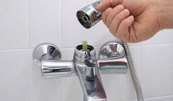 Комплексный ремонт смесителя с частичной разборкой душевой кабины