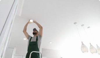 Монтаж трех накладных светильников с прокладкой кабеля и установкой драйвера