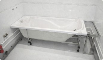 Установка ванны на металлический каркас с экраном