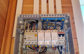 Проклака электрического кабеля в частном доме