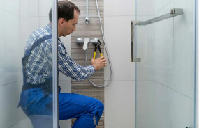 Специалисты 4-house ремонтируют душевую кабину на дому